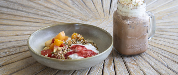 FRESH FRUIT & MUESLI BOWL